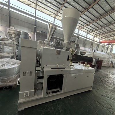 Gebrauchter konischer Doppelschneckenextruder
